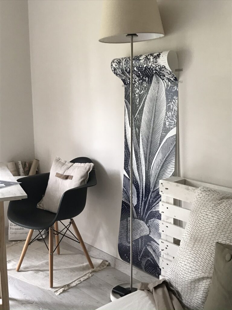 simulation en fixant le premier lé de papier avec du masking tape