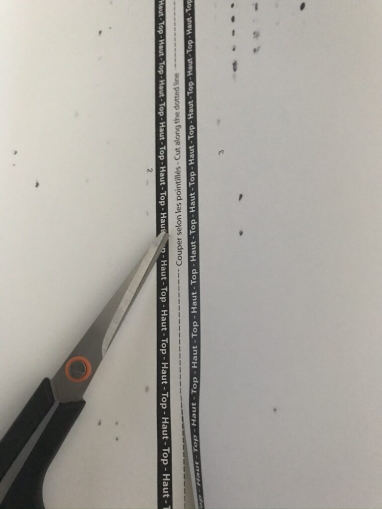 marquage en pointillés pour déocuper les lés de papier panoramique